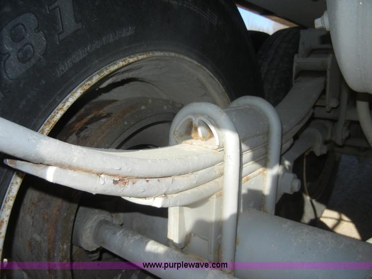 image for item D4581 2009 Jet double hopper grain trailer