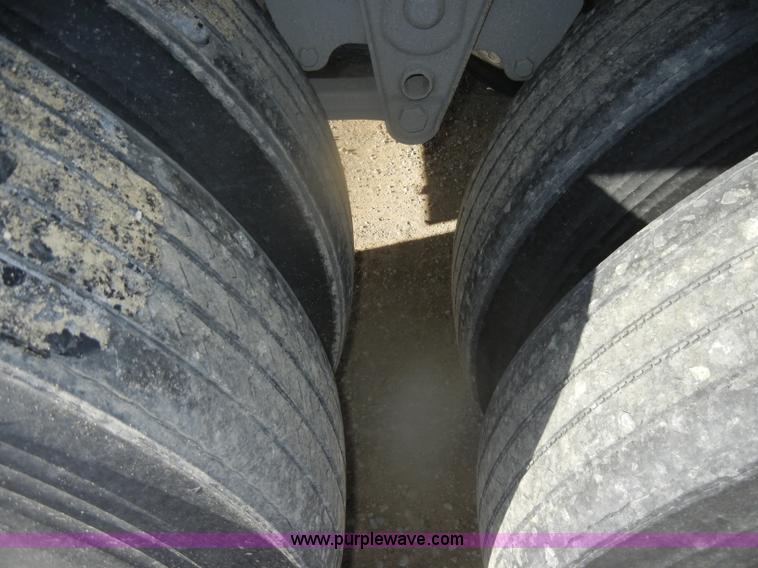 image for item D4581 2009 Jet double hopper grain trailer