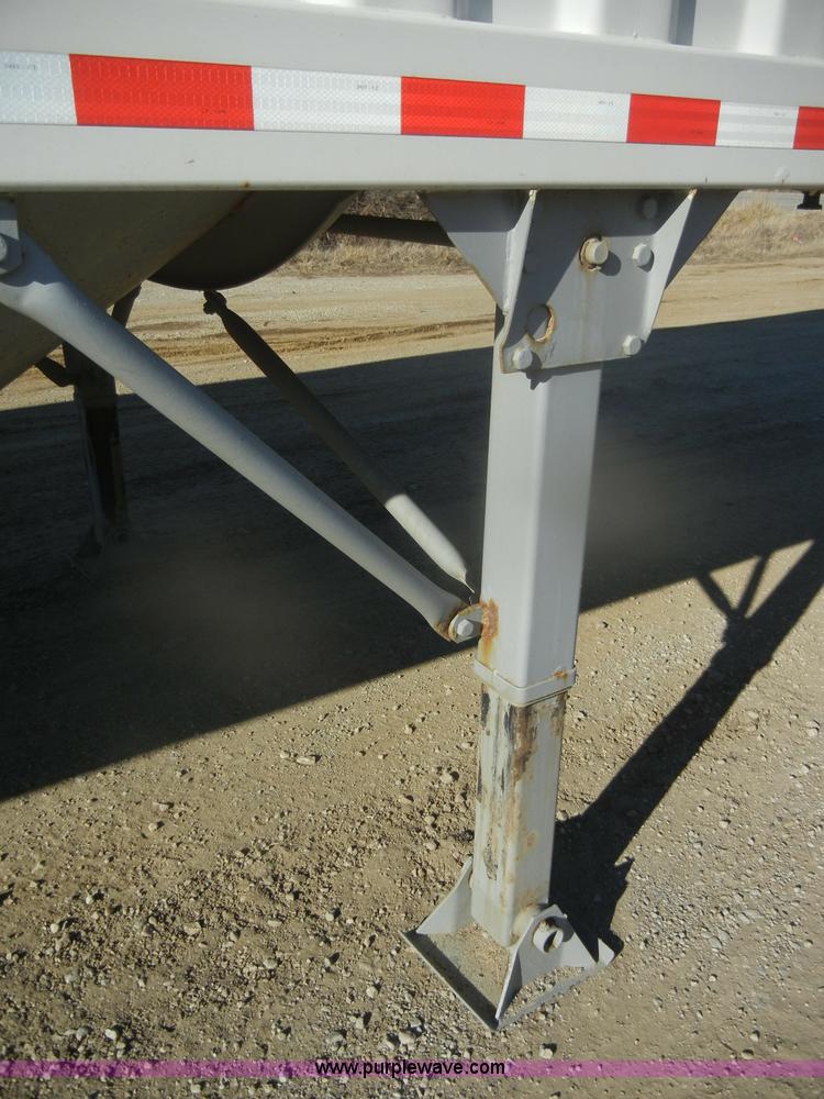 image for item D4581 2009 Jet double hopper grain trailer