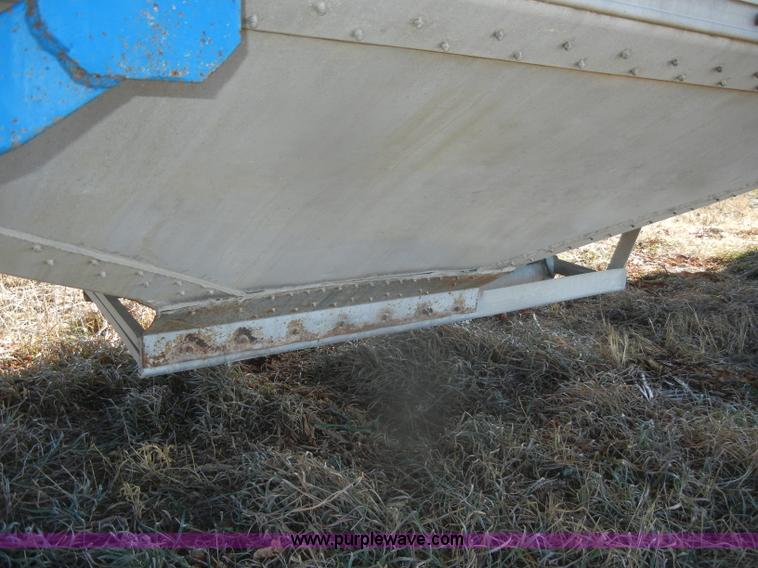image for item D4582 1980 Guthrie double hopper grain trailer