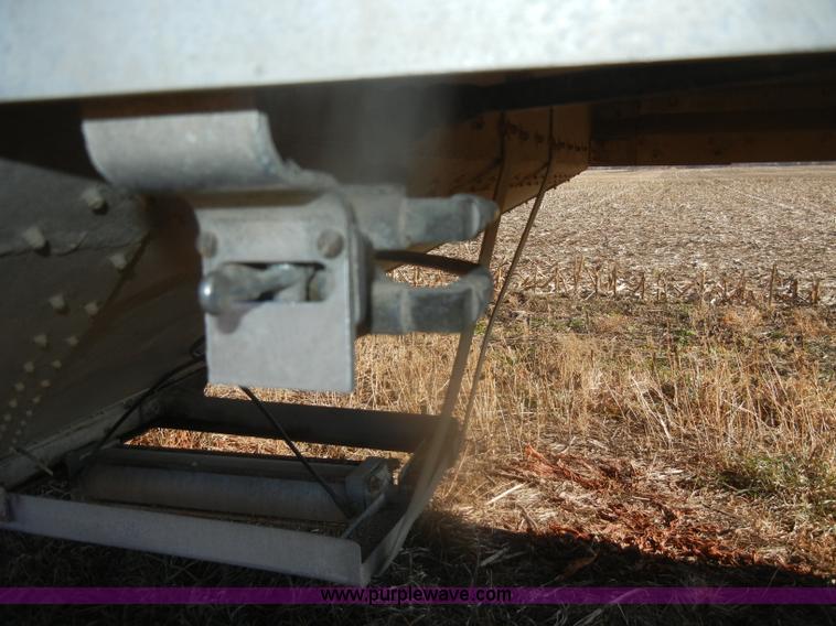 image for item D4582 1980 Guthrie double hopper grain trailer