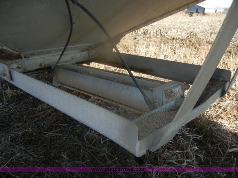 image for item D4582 1980 Guthrie double hopper grain trailer