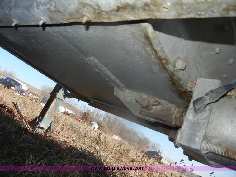 image for item D4582 1980 Guthrie double hopper grain trailer