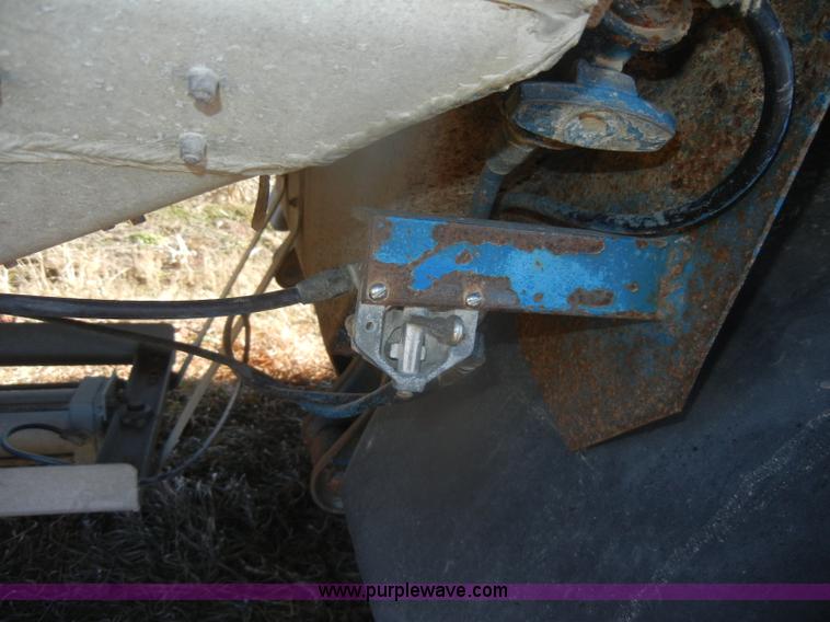 image for item D4582 1980 Guthrie double hopper grain trailer