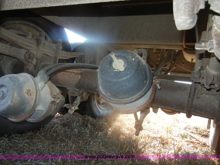 image for item D4582 1980 Guthrie double hopper grain trailer