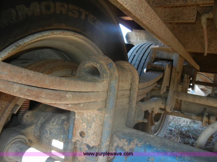 image for item D4582 1980 Guthrie double hopper grain trailer