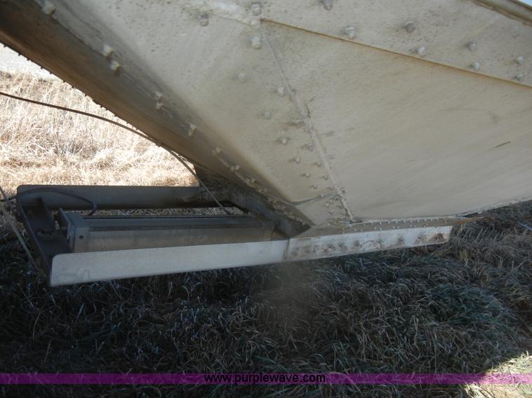 image for item D4582 1980 Guthrie double hopper grain trailer