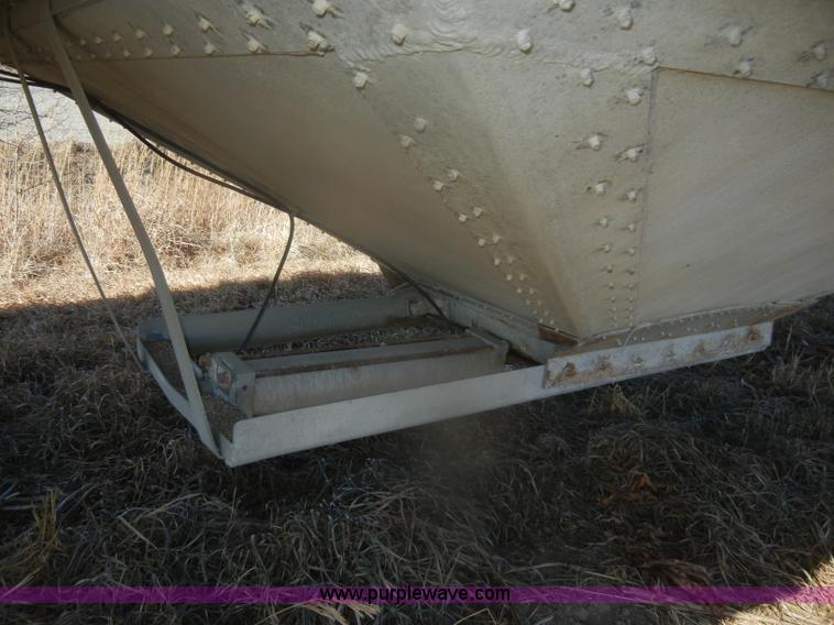 image for item D4582 1980 Guthrie double hopper grain trailer