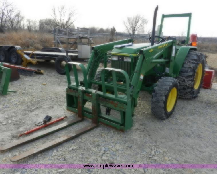 image for item D4598 2000 John Deere 990 MFWD tractor