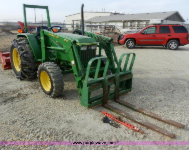 image for item D4598 2000 John Deere 990 MFWD tractor