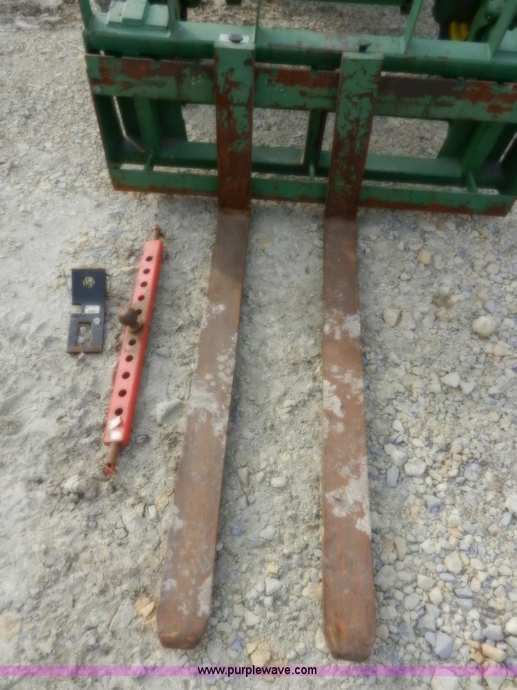 image for item D4598 2000 John Deere 990 MFWD tractor