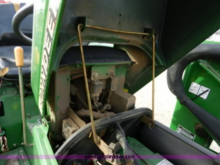 image for item D4598 2000 John Deere 990 MFWD tractor