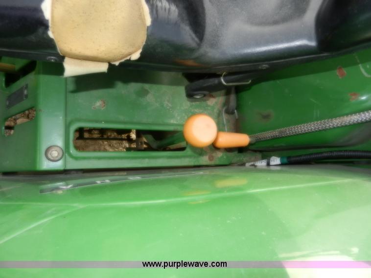 image for item D4598 2000 John Deere 990 MFWD tractor