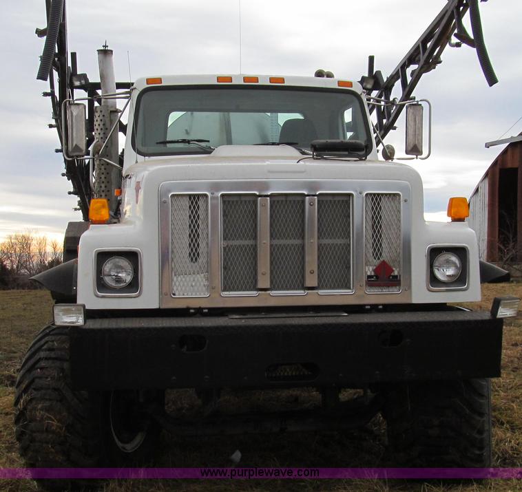 image for item E3650 1995 Stahly Aggressor self propelled sprayer