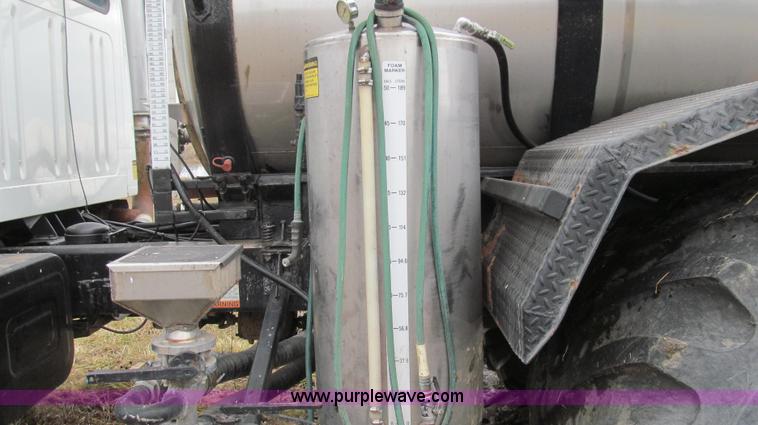 image for item E3650 1995 Stahly Aggressor self propelled sprayer