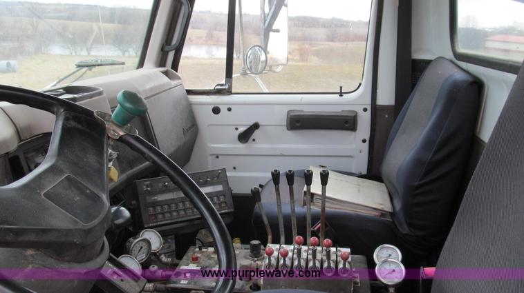 image for item E3650 1995 Stahly Aggressor self propelled sprayer