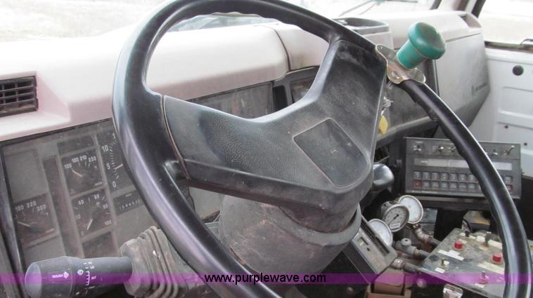 image for item E3650 1995 Stahly Aggressor self propelled sprayer