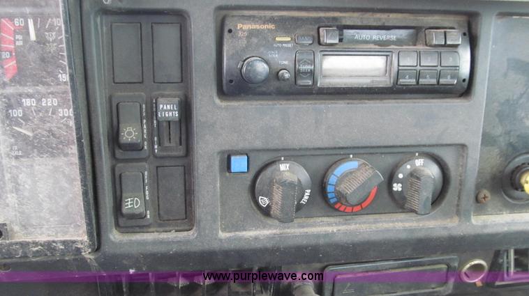 image for item E3650 1995 Stahly Aggressor self propelled sprayer