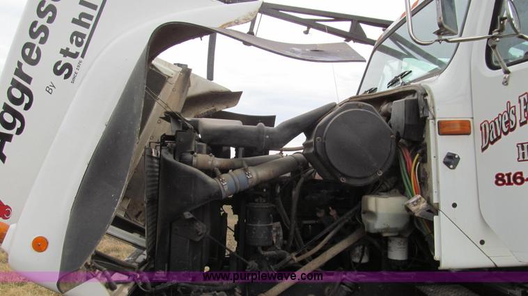 image for item E3650 1995 Stahly Aggressor self propelled sprayer