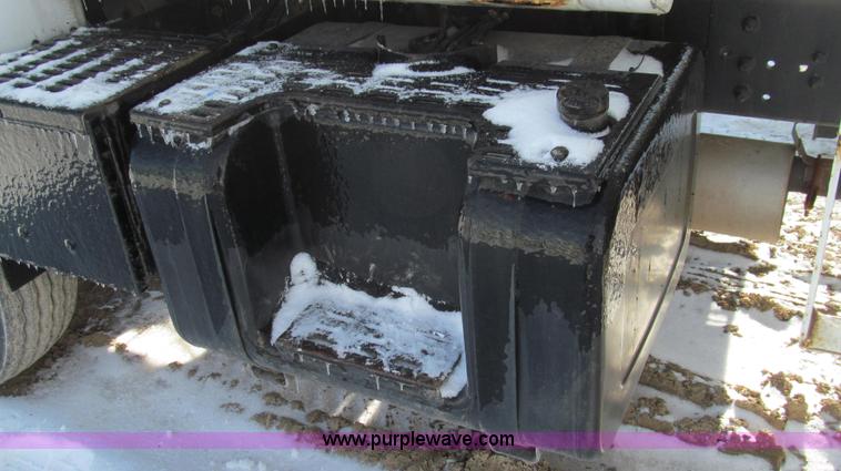 image for item E3652 1991 Chevrolet Kodiak fertilizer tender truck