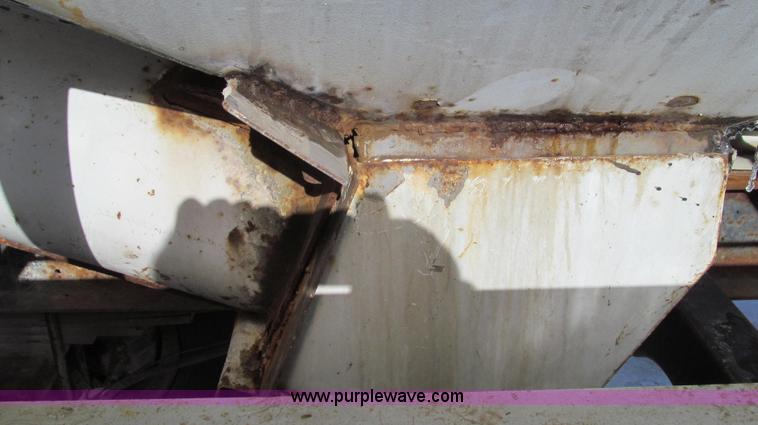 image for item E3652 1991 Chevrolet Kodiak fertilizer tender truck