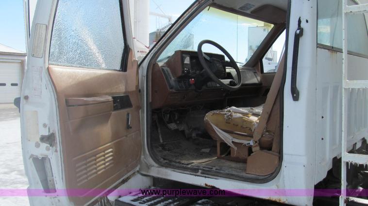 image for item E3652 1991 Chevrolet Kodiak fertilizer tender truck