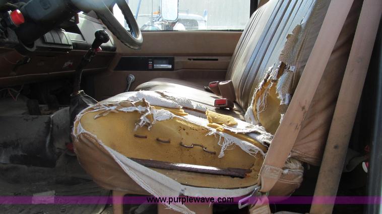 image for item E3652 1991 Chevrolet Kodiak fertilizer tender truck