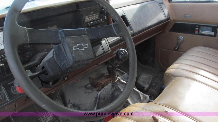 image for item E3652 1991 Chevrolet Kodiak fertilizer tender truck