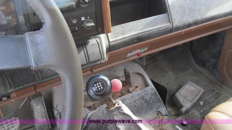 image for item E3652 1991 Chevrolet Kodiak fertilizer tender truck