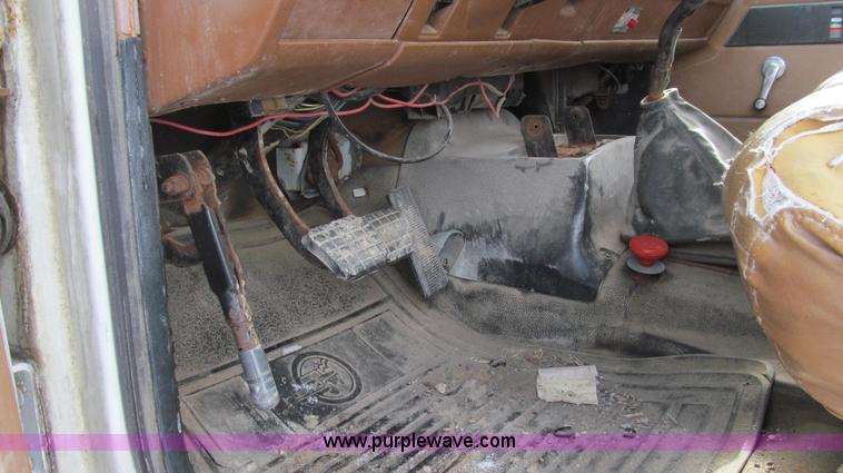 image for item E3652 1991 Chevrolet Kodiak fertilizer tender truck