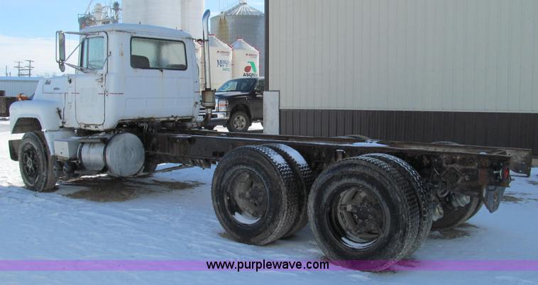 image for item E3653 1978 Mack RS600L semi truck