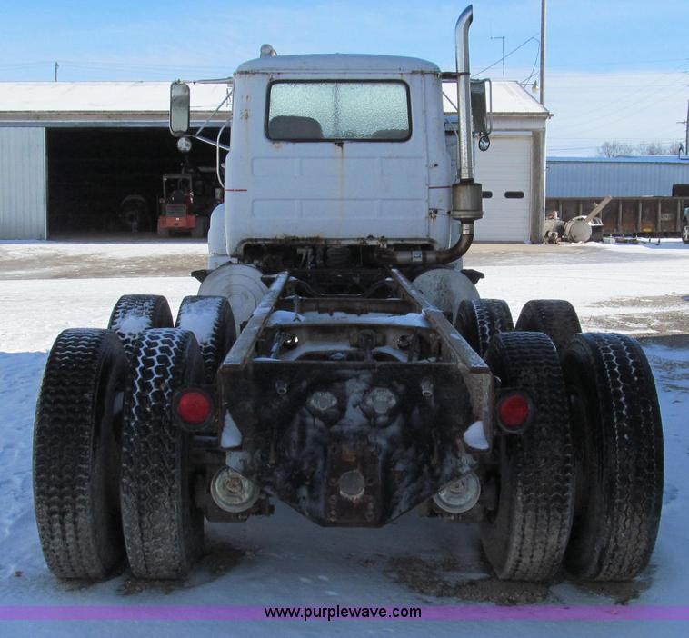 image for item E3653 1978 Mack RS600L semi truck