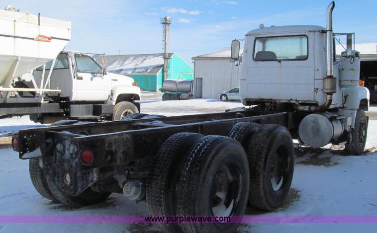 image for item E3653 1978 Mack RS600L semi truck