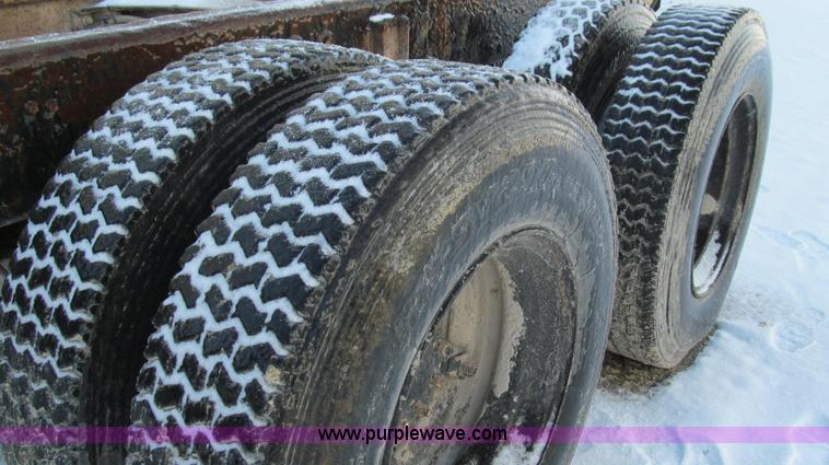 image for item E3653 1978 Mack RS600L semi truck