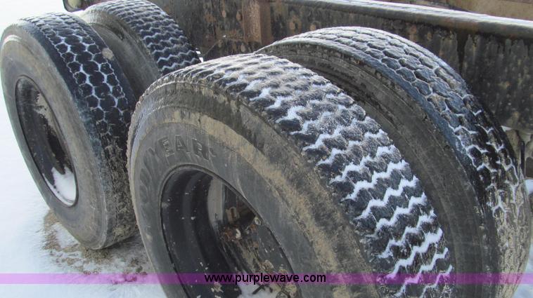 image for item E3653 1978 Mack RS600L semi truck