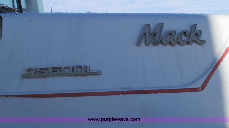 image for item E3653 1978 Mack RS600L semi truck