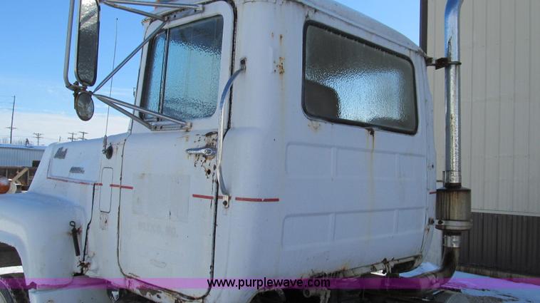 image for item E3653 1978 Mack RS600L semi truck