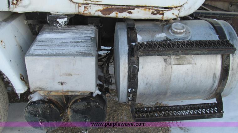 image for item E3653 1978 Mack RS600L semi truck