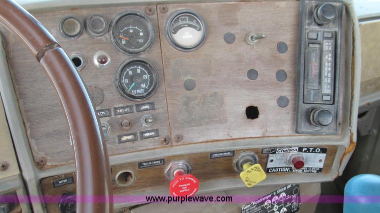 image for item E3653 1978 Mack RS600L semi truck