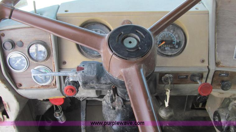 image for item E3653 1978 Mack RS600L semi truck