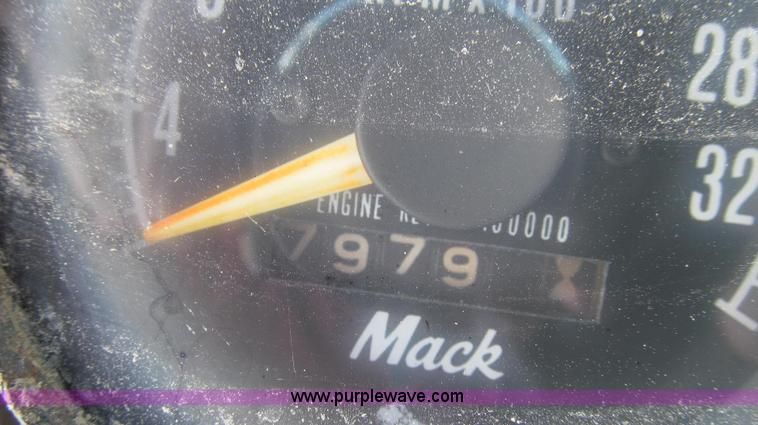 image for item E3653 1978 Mack RS600L semi truck