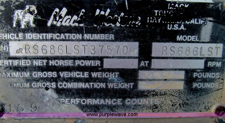 image for item E3653 1978 Mack RS600L semi truck