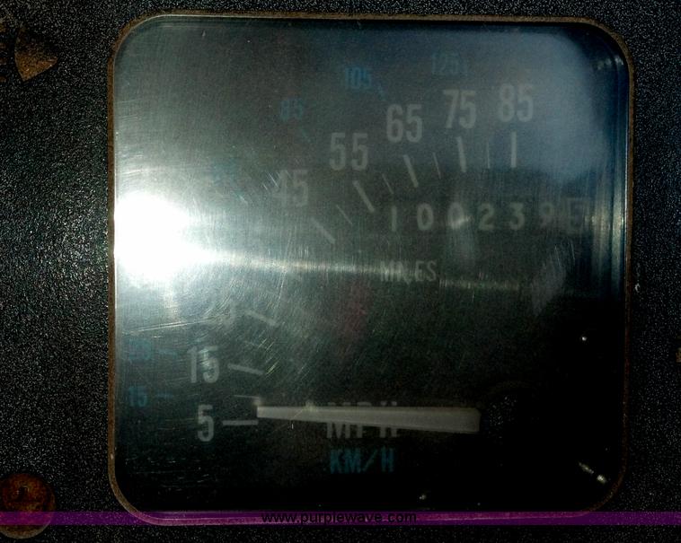 image for item E8354 1990 International 2554 floater applicator