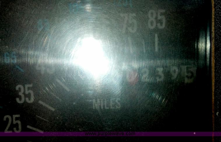 image for item E8354 1990 International 2554 floater applicator