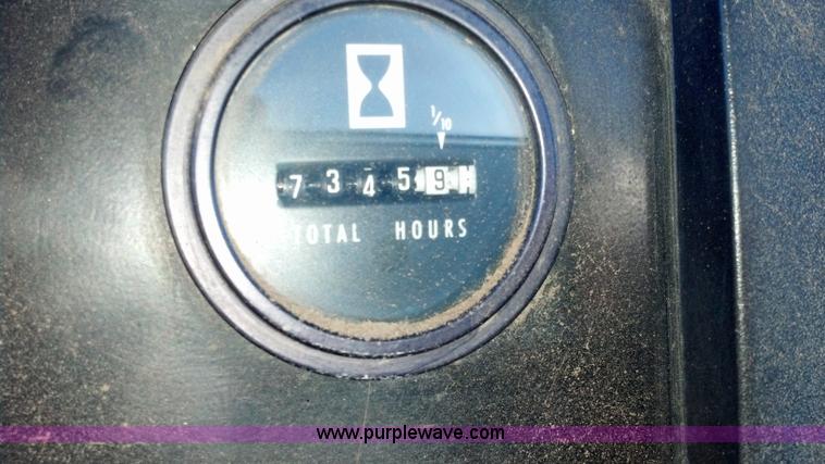 image for item E8354 1990 International 2554 floater applicator