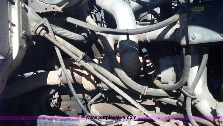 image for item E8354 1990 International 2554 floater applicator