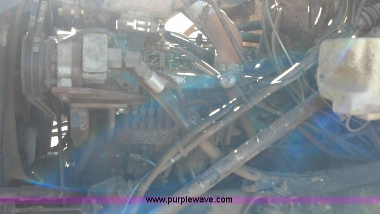 image for item E8354 1990 International 2554 floater applicator