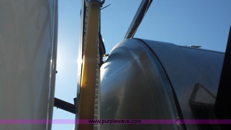 image for item E8354 1990 International 2554 floater applicator