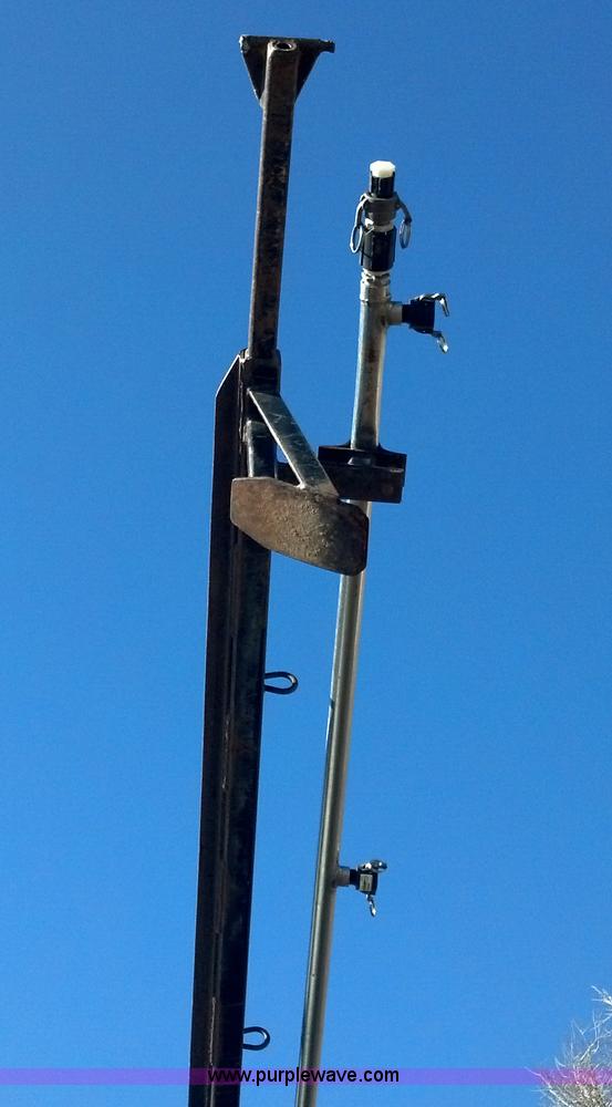 image for item E8354 1990 International 2554 floater applicator