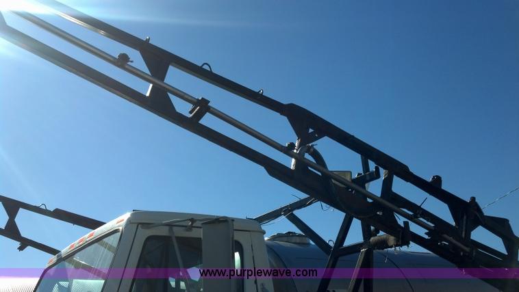 image for item E8354 1990 International 2554 floater applicator